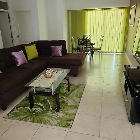 New Kingston Luxurious Secure Condo 외부 사진