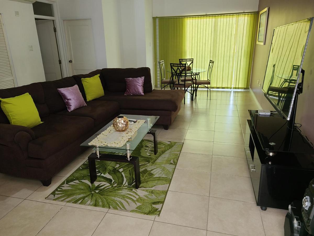 New Kingston Luxurious Secure Condo 외부 사진