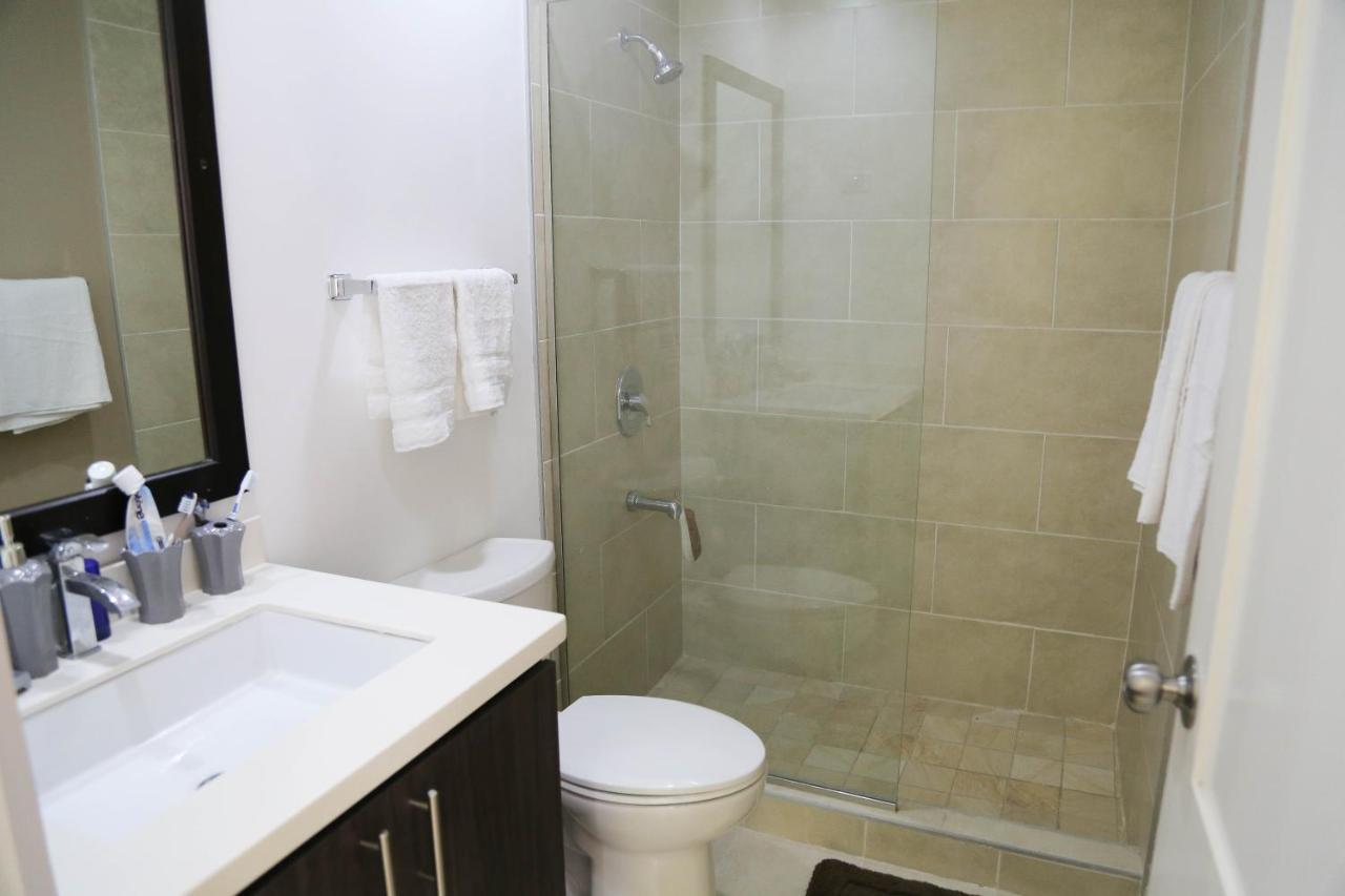 New Kingston Luxurious Secure Condo 외부 사진
