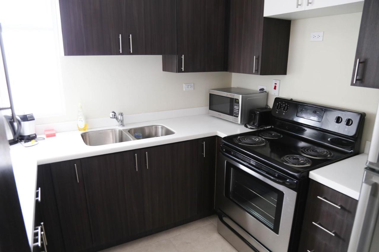 New Kingston Luxurious Secure Condo 외부 사진