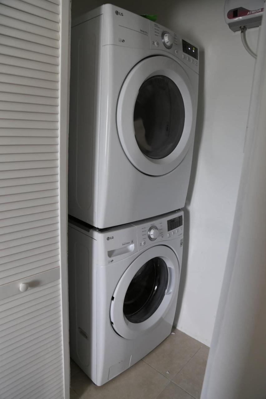 New Kingston Luxurious Secure Condo 외부 사진