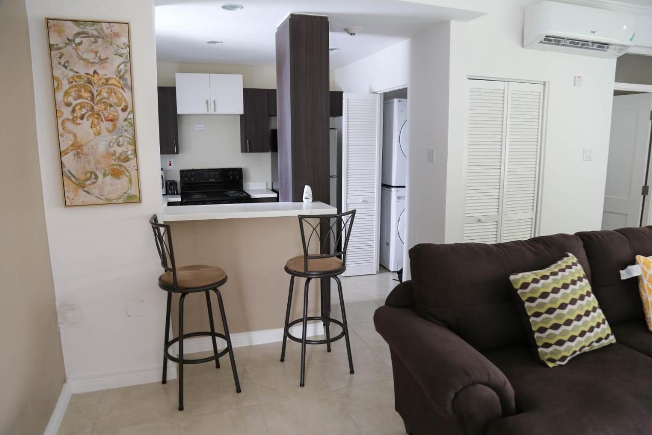 New Kingston Luxurious Secure Condo 외부 사진