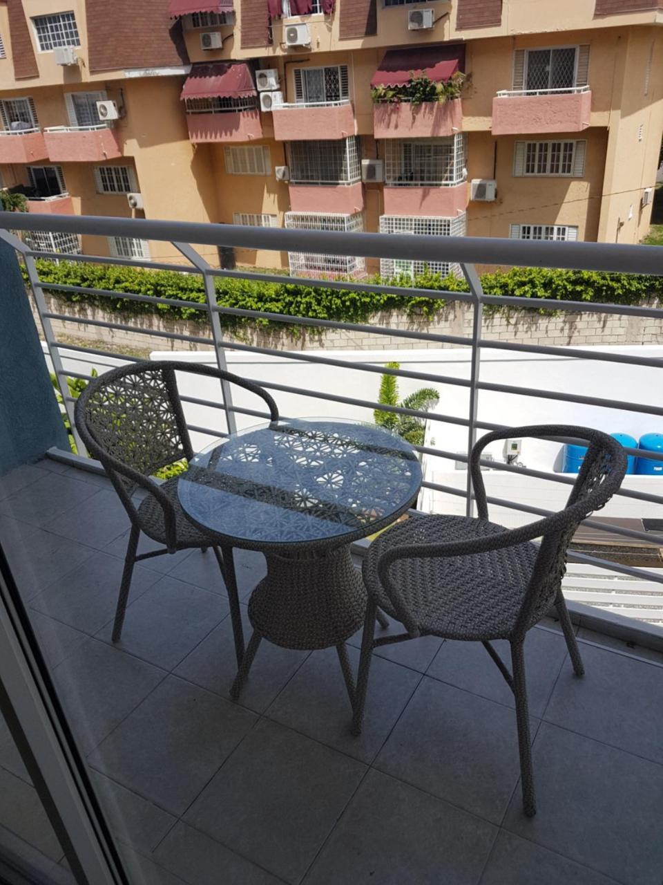 New Kingston Luxurious Secure Condo 외부 사진